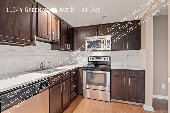 Building Photo - Half Month Free / Greenwood Avenue/ Top FL...