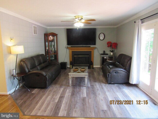 LIVING AREA - 763 Carbide Dr