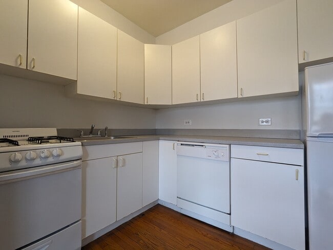 Foto del edificio - 812 W Waveland Ave