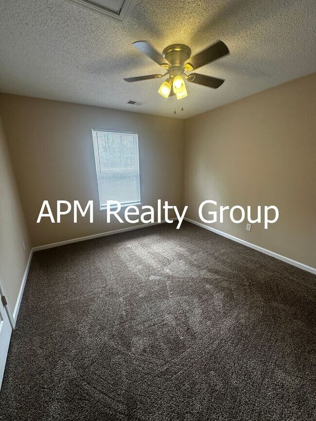 Foto del edificio - Spacious & Inviting Home Perfect for Comfortable Everyday Living