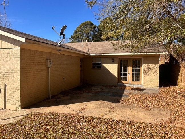 Building Photo - 6451 Frondosa Dr