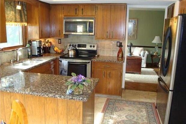 Kitchen - 12 Brentwood Plz