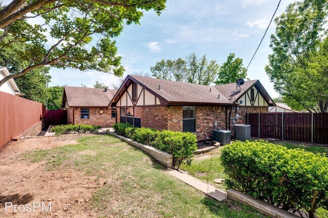 Building Photo - 4 br, 3 bath House - 724 Toni Drive