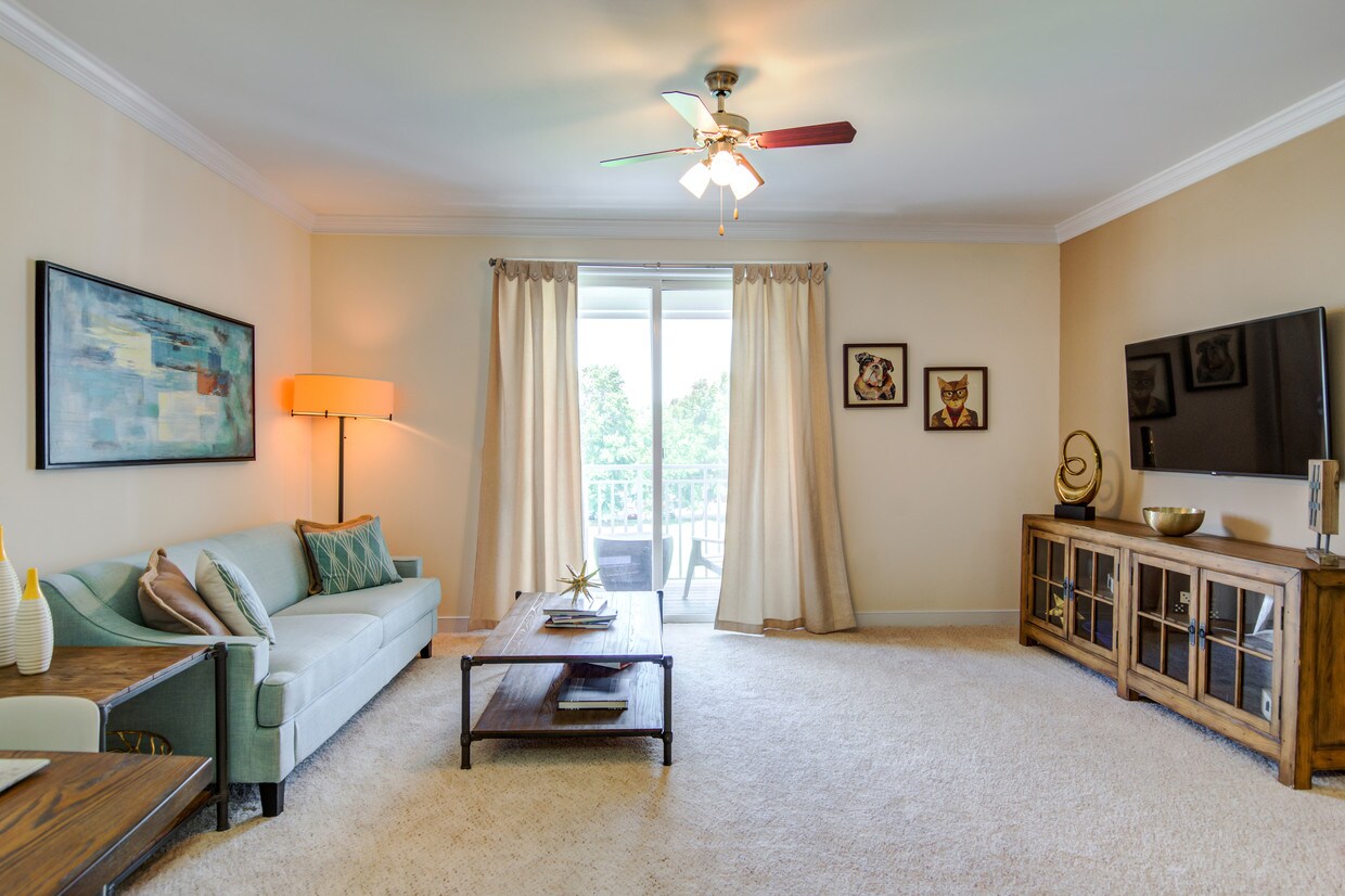 The Carlton at Greenbrier Apartments in Chesapeake, VA