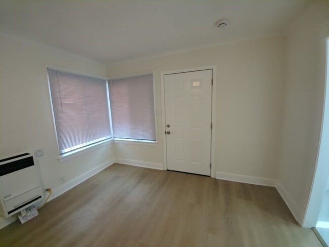 Foto del edificio - 4215-4217 S Budlong Ave