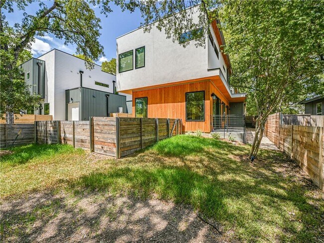 Building Photo - 908 Nalide St