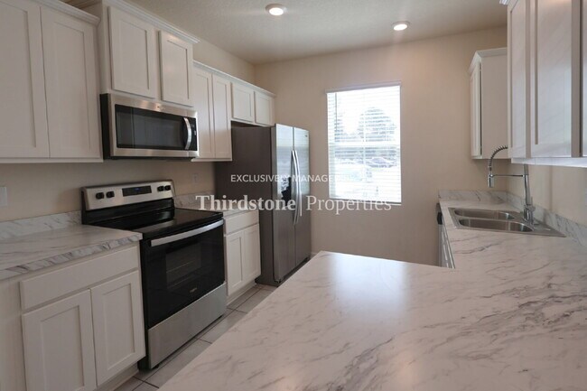 Building Photo - 433 Running Wds St