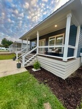 Building Photo - 105 1st St