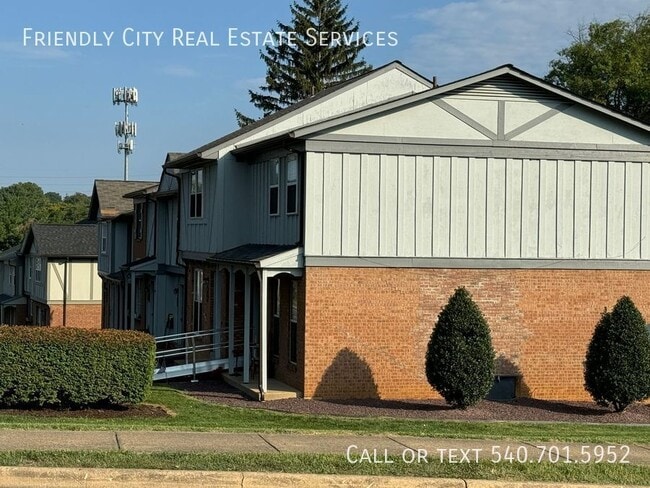 Building Photo - Move in ready 2 bedroom 1.5 bath Apartment...