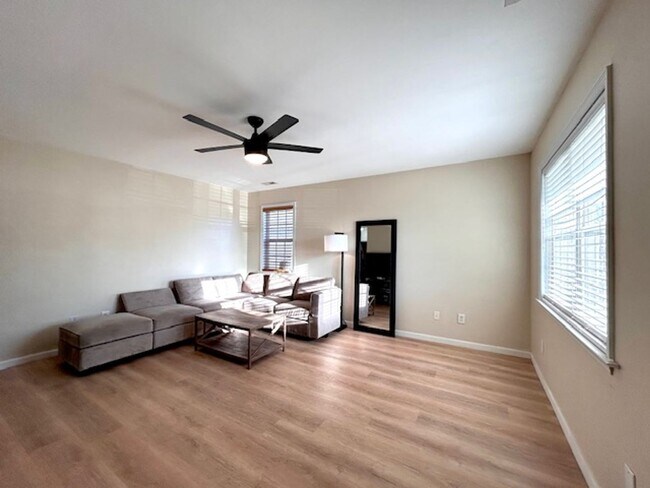 Foto del edificio - Welcome to Sabiston Height!