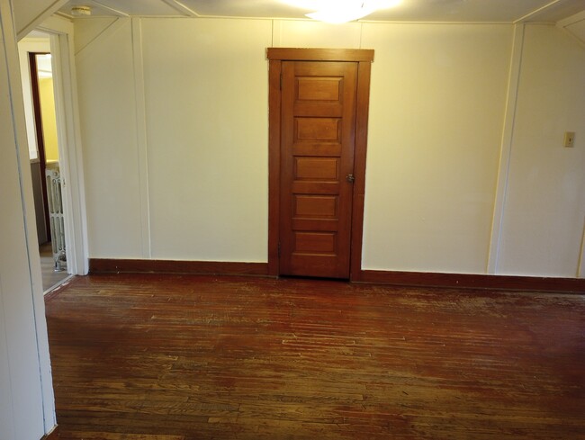 Building Photo - 322 S Main St