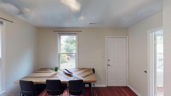 Building Photo - Room in 4 Bedroom Home at 809 Thayer Ave
