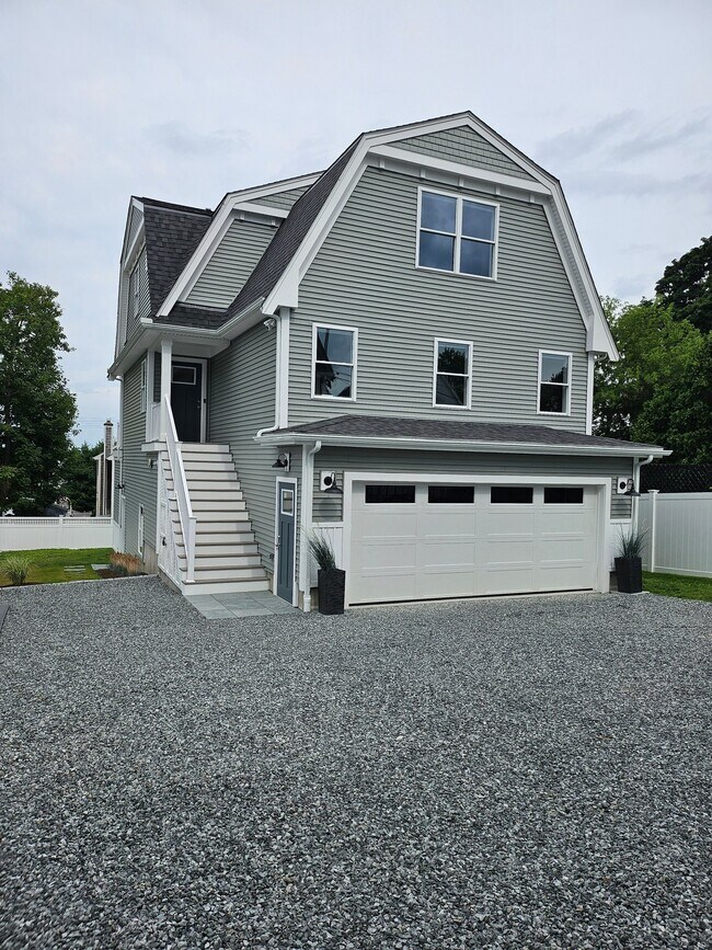 Building Photo - 132 Narrows Rd