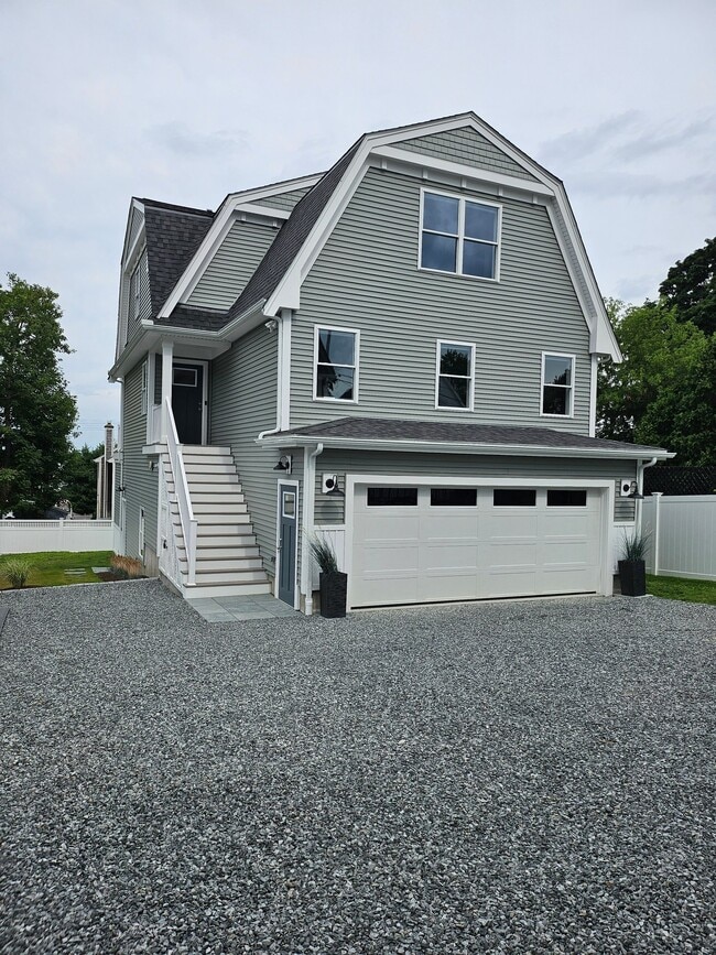 Building Photo - 132 Narrows Rd