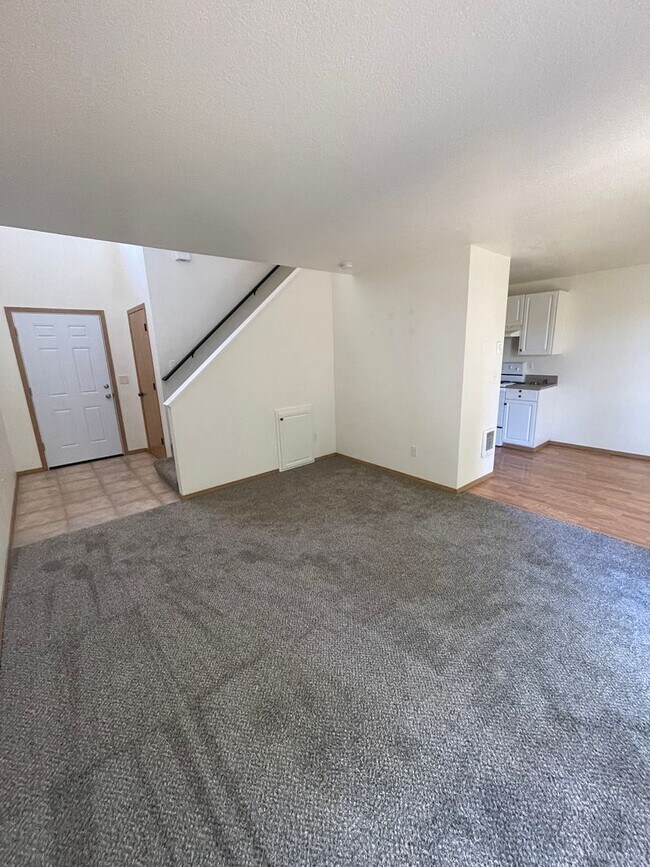Foto del edificio - 584 22nd Ave SW