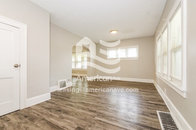 Foto del edificio - 1607 Military Ave