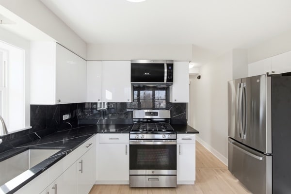 Foto del edificio - 1215 Balmoral Ave