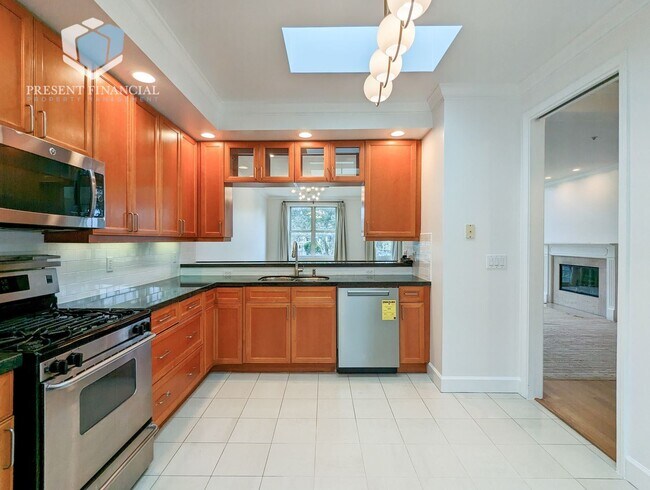 Foto del edificio - 3 br, 2 bath House - 2190 Fell Street