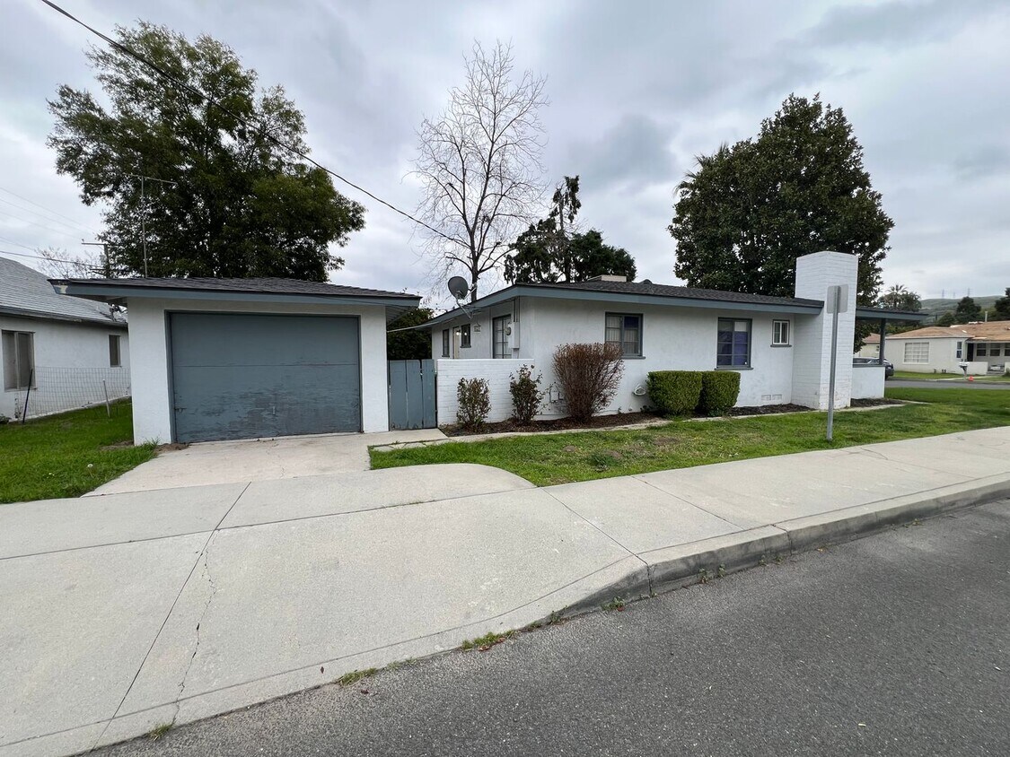 Primary Photo - Spacious house near LLU