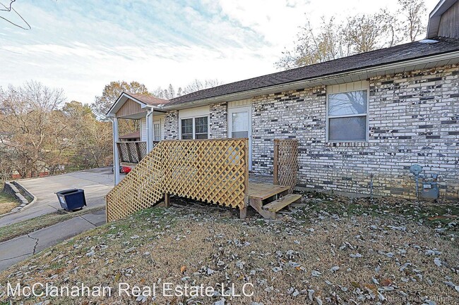 Building Photo - 3 br, 1 bath House - 1215 Brandom St. St. #B