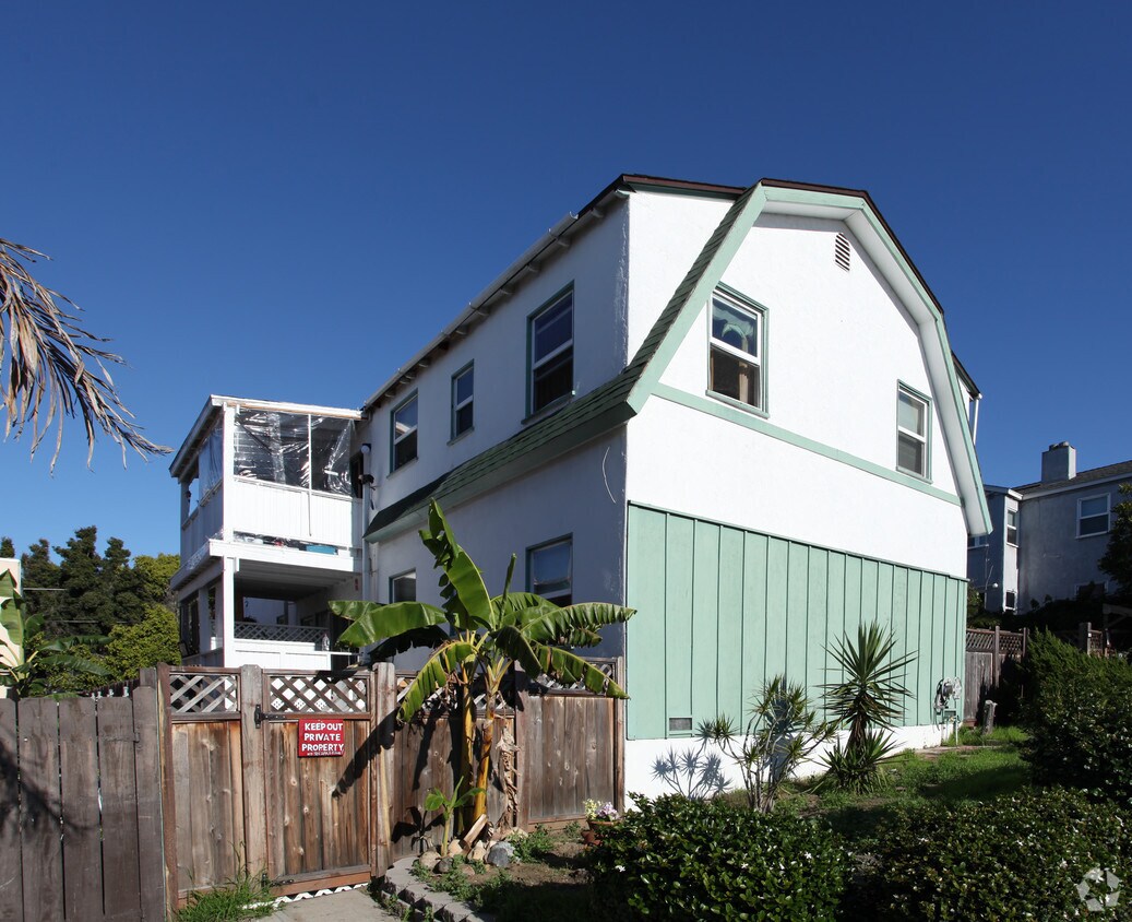 Primary Photo - 3674 Voltaire St