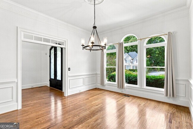 Foto del edificio - 5170 Deerlake Dr