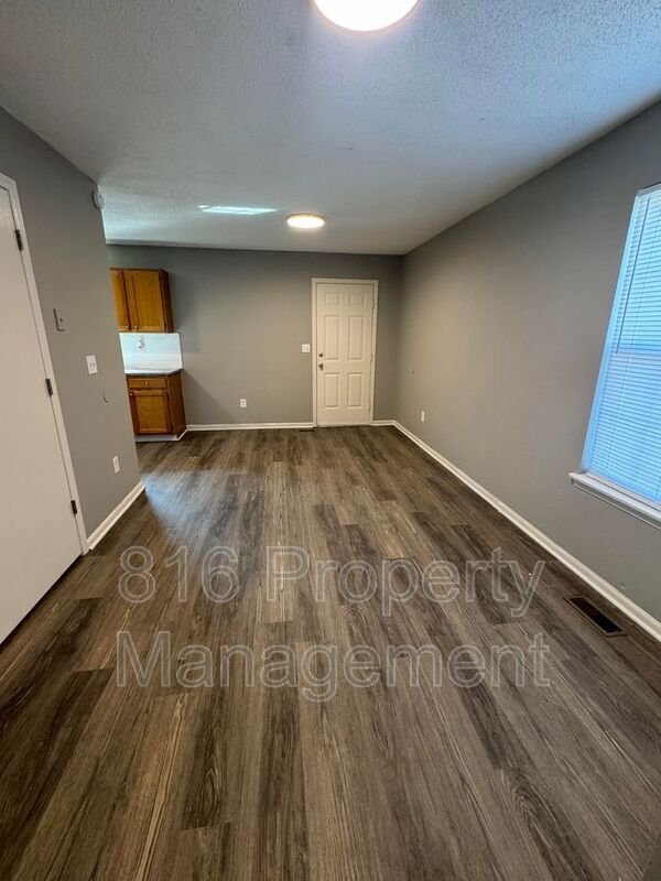 Foto del edificio - 2310-2312 Monroe Ave