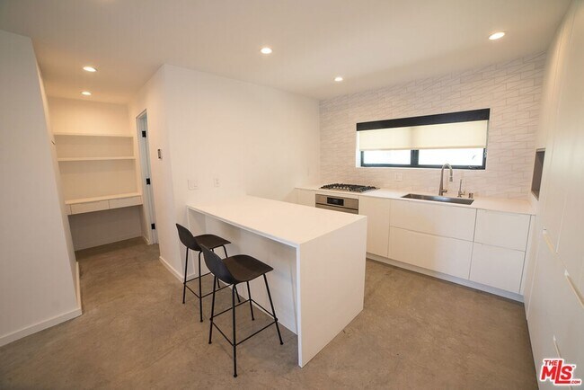 Foto del edificio - 14 Brooks Avenue Unit 15