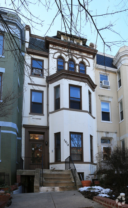 Foto del edificio - 1914 Calvert St NW