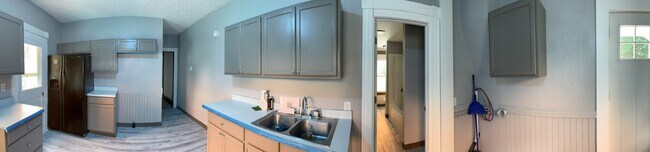 Building Photo - 407 E Center St