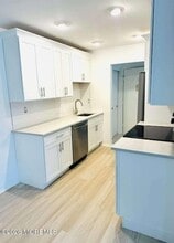Building Photo - 175 Amberly Dr