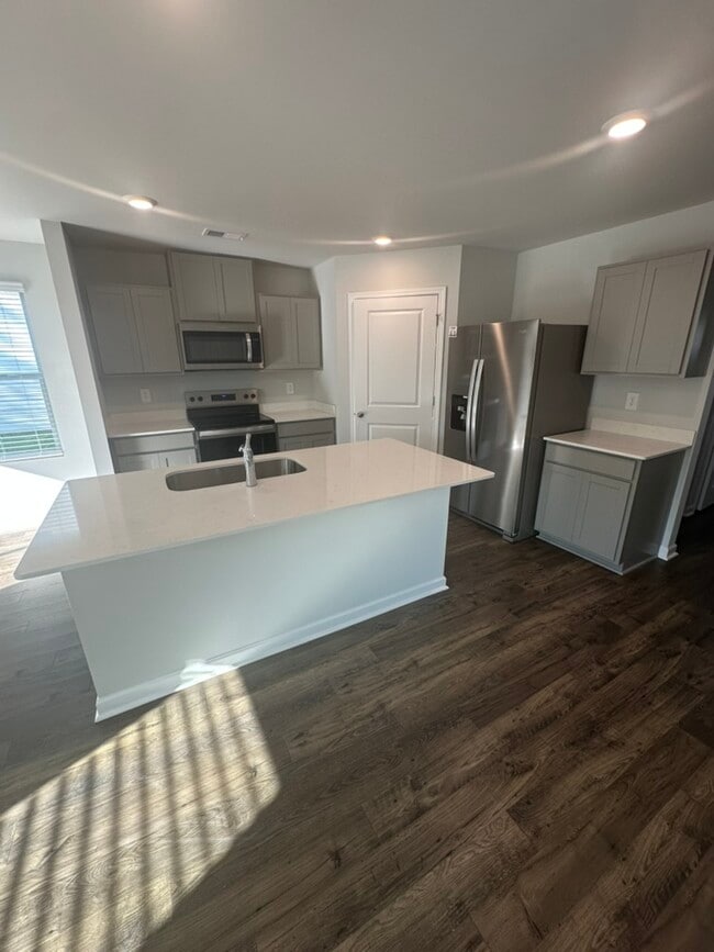 Building Photo - 504 Cloudland Dr