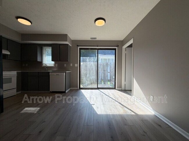 Foto del edificio - 4441 N 67th St