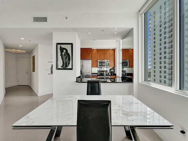 Foto del edificio - 315 Northeast 3rd Avenue Apt #1101, Fort L...