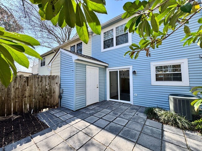 Building Photo - Completely Renovated & Ready 02-25-26! 2 Primary Suites, All Appliances Convey and Dog-Friendly!