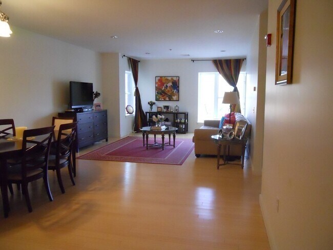 Foto del edificio - 99 Chestnut Hill Ave