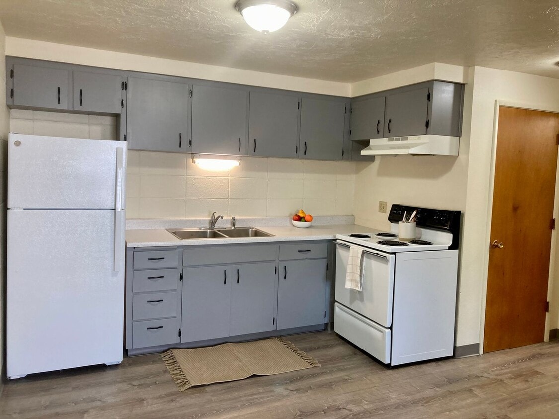 (CAM 12) Large 1x1 (Downtown, Close to Cam... - (CAM 12) Large 1x1 (Downtown, Close to Cam...