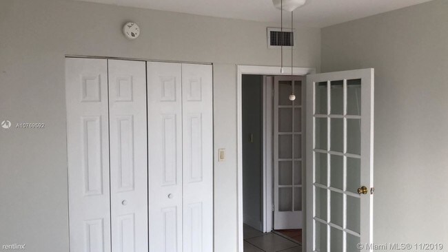 Building Photo - 2 br, 1 bath  - 1800 NW 24th Ave Apt 301