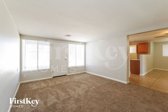 Foto del edificio - 2238 E Paradise Ln