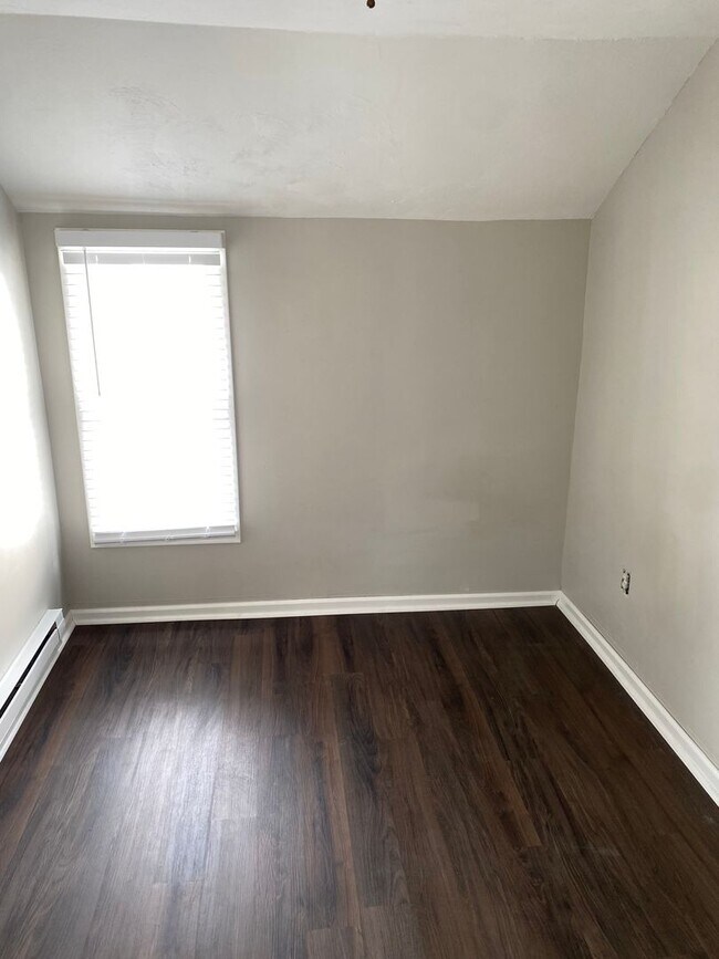 Building Photo - 1121 Jennette Avenue NW