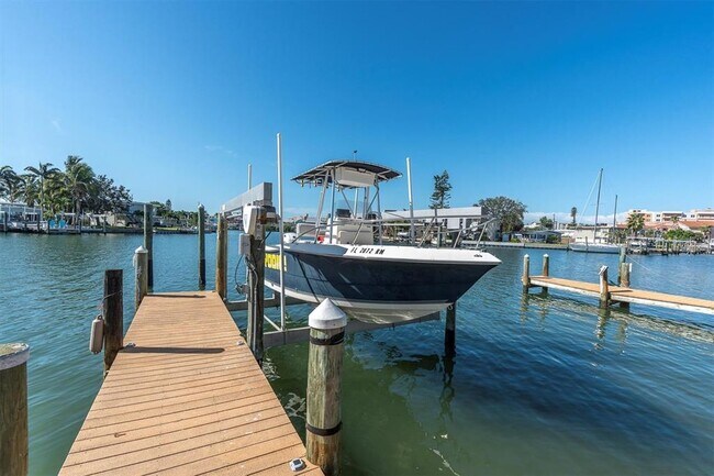 Building Photo - 341 Boca Ciega Dr