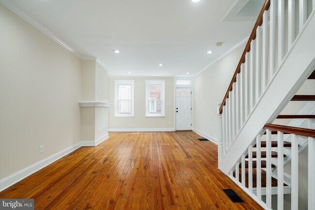 Building Photo - 2442 S Bancroft St