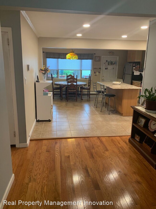 Foto del edificio - 4 br, 2 bath House - 3350 1st St