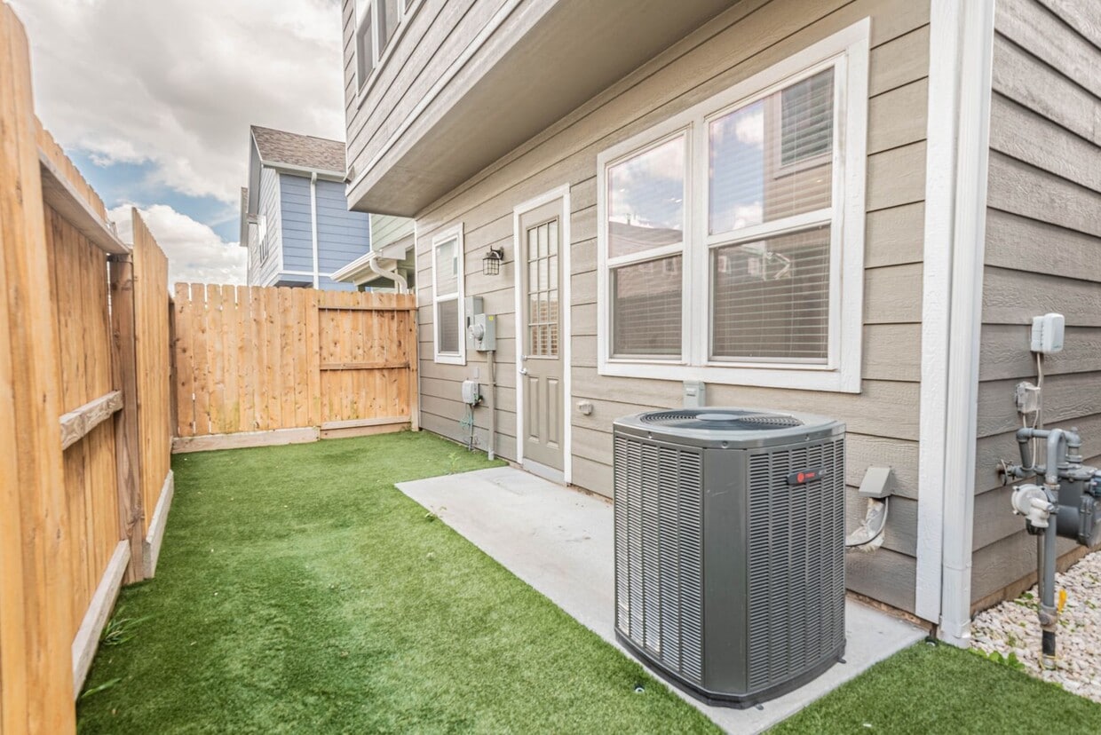 Foto principal - 5431 Camaguey St