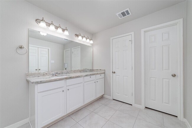 Foto del edificio - 24422 Skytrail Dr