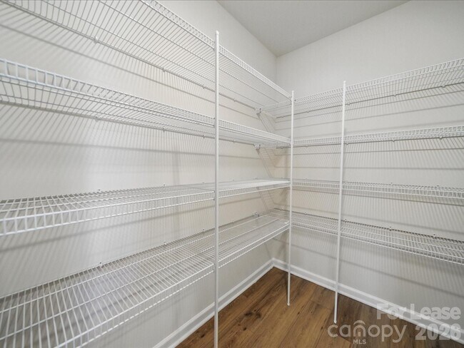 Foto del edificio - 13300 Hampton Bay Ln