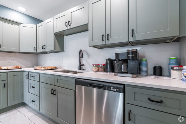 2BR, 2BA - Kitchen - Apartments @ 41