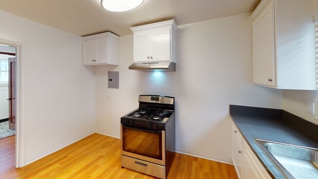 Building Photo - Longwood Apartments...Beautiful 1 bedroom ...