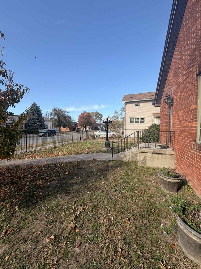 Building Photo - 411 S Jackson Ave