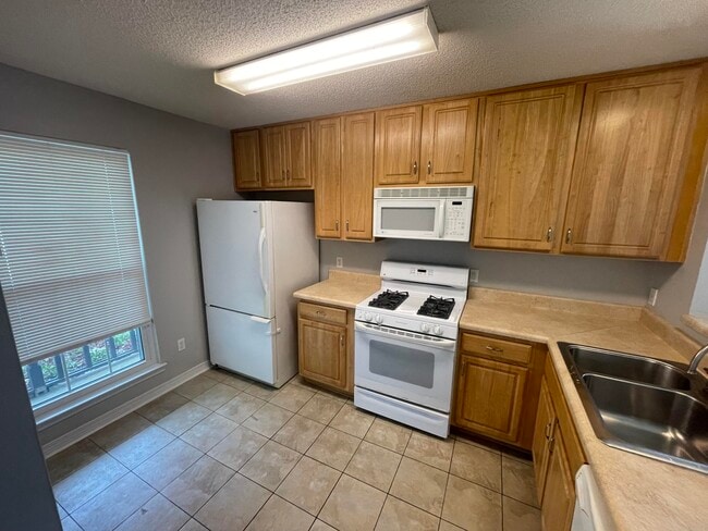 Building Photo - 7590 Chablis Cir